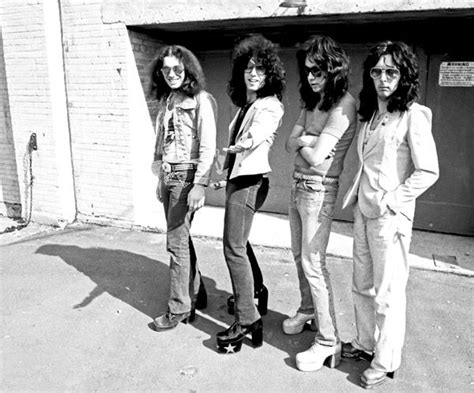 kiss 70s no makeup