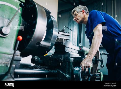 Overworked Factory Worker 的图像结果