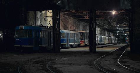 Blue Local Train 的图像结果