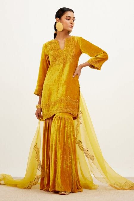 Buy Yellow Velvet And Organza Floral Notched Zari Embroidered Kurta ...