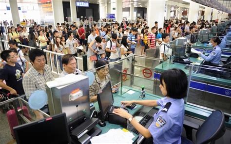 深圳机场8日凌晨迎来入境免隔离后首批旅客，T3航站楼国际入境区域恢复启用