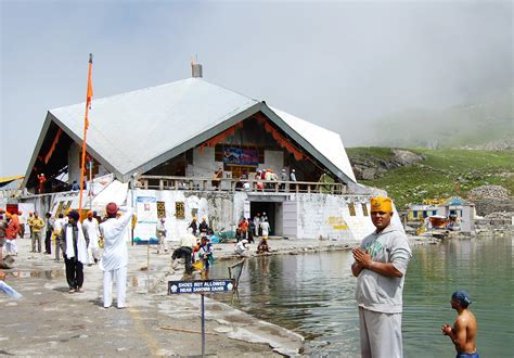 Hemkund Sahib Gurdwara reopens: Here’s how to register - Hello Tricity
