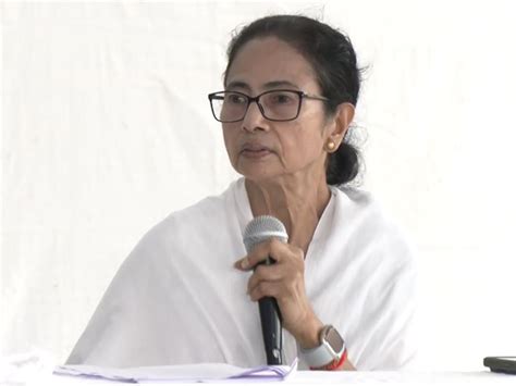 "Grave lapse"; Mamata Banerjee slams NITI Aayog for showing Bihar as ...