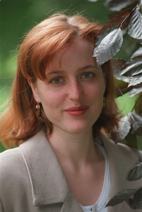 Gillian Anderson | Gillian anderson, Gillian anderson young, Scully