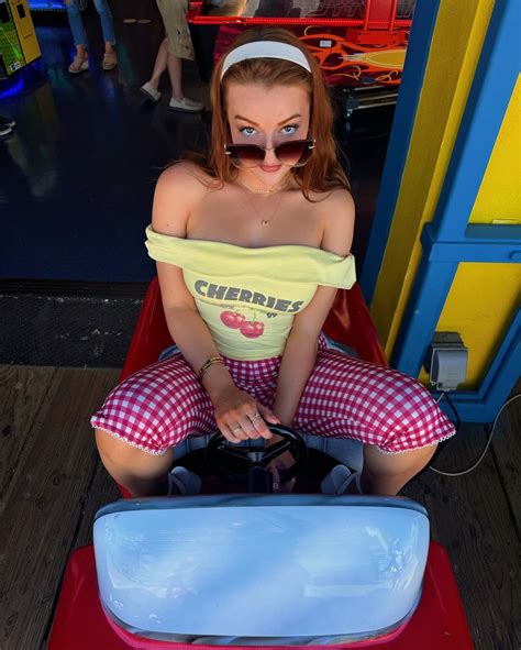 Nora Rivers (@noraxrivers) • Instagram photos and videos