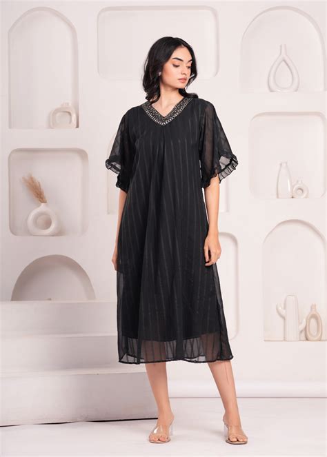 Black Solid Calf Length Flaredn Dress – JC4U
