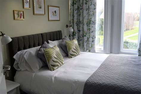 THE MILFORD ARMS (Isleworth) - Specialty Inn Reviews, Photos, Rate ...