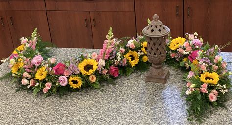 Artistic Urn Arrangement in Cooper City, FL | De La Flor Florist & Gardens