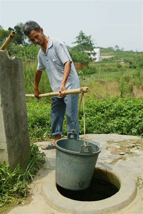 農村的水井用的井圈是怎麼製作出來的？不是誰都可以做 - 每日頭條