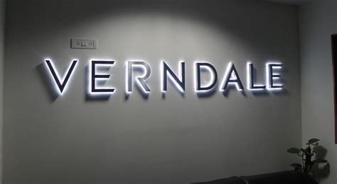 Backlit Building Signage 的图像结果