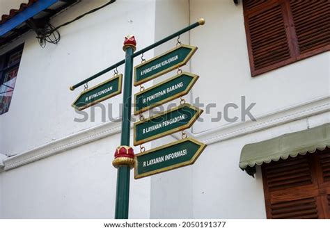 Local Direction Sign That Indicates Conference Facilities 的图像结果