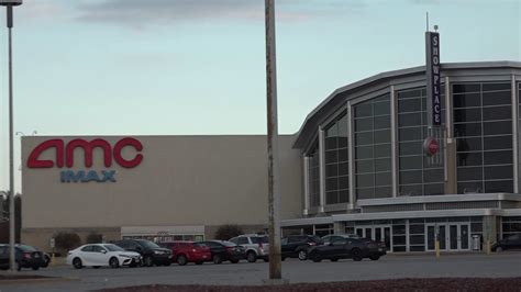 Lightning strike temporarily closes AMC Showplace 16
