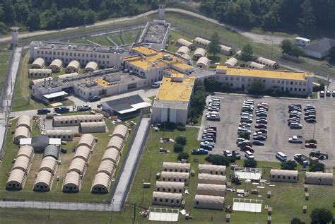 Louisiana death row: Inmates get time, daily meal together | AP News