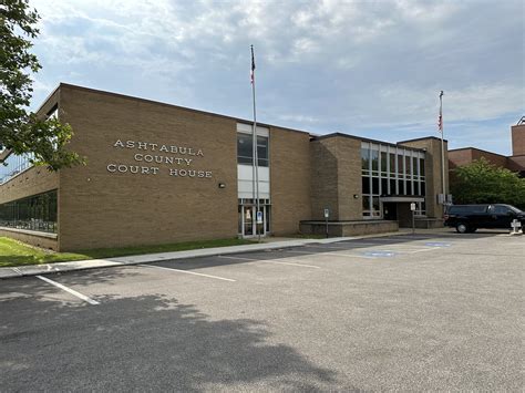 Ashtabula County Courthouse in Jefferson, Ohio. | devtmefl | Flickr