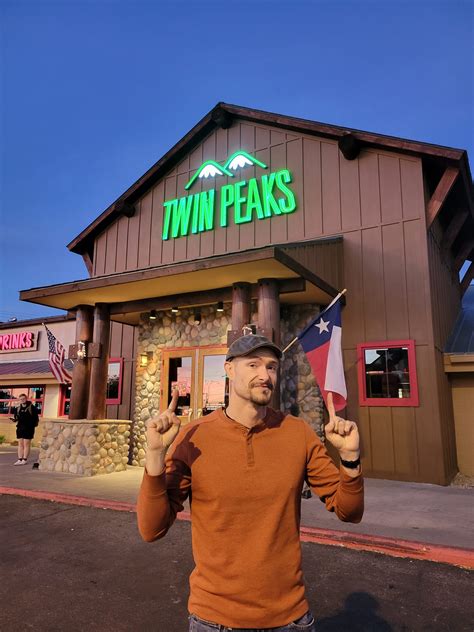 Twin Peaks Restaurant Sign