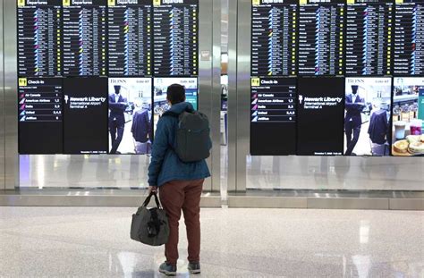 Travel tips for flight cancellations during the government shutdown : NPR