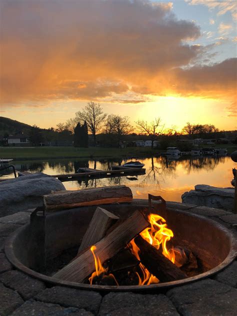 LAKEFRONT LODGE (McHenry) - Hotel Reviews & Photos - Tripadvisor