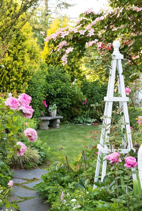 8 Cottage Garden Ideas to Create a Flower-Filled Landscape