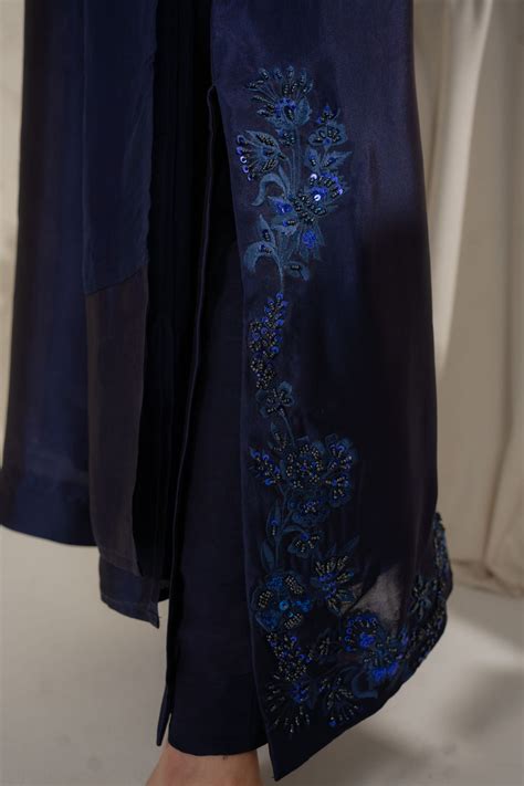 Navy – Nour