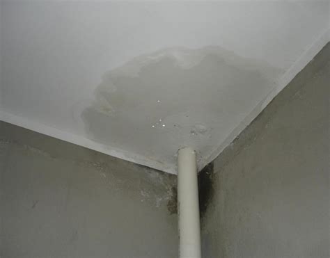 房顶漏水修补方法