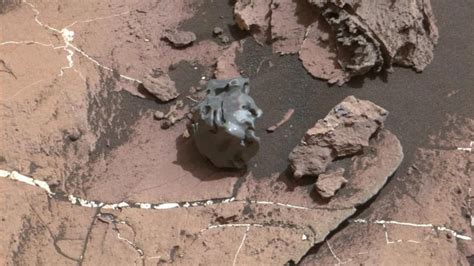 NASA’s Perseverance Rover Discovers a Strange ‘Skull Hill’ Rock on Mars ...