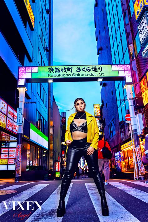 VIOLET MYERS — Vixen