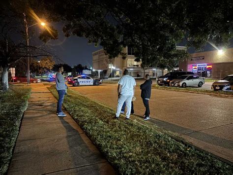 Despite fear, migrants show up for ICE appointments in Dallas and are ...