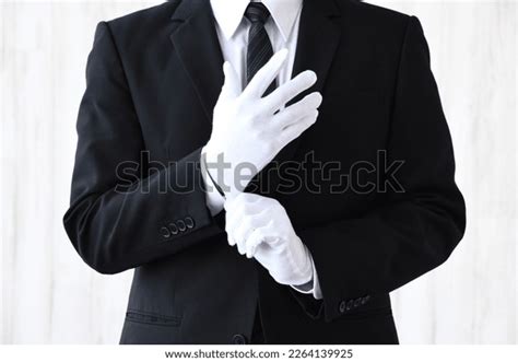No Face Man in Business Suit 的图像结果