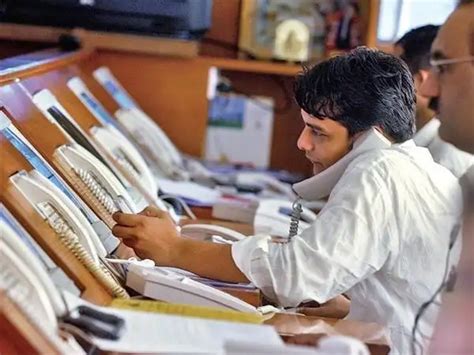 Sensex Today | Live Updates on The Economic Times: Market retreats from ...