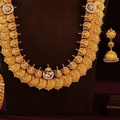 This season, give it a new look with these attractive gold ornaments ...