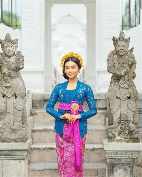 Kebaya bali - Indonesia traditional dress 🇮🇩 | Kebaya bali, Indonesian ...