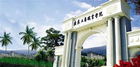 肇庆医学高等专科学校 2023年成人高考招生简章 - 招生简章 - 广州市海珠区科普教育培训中心