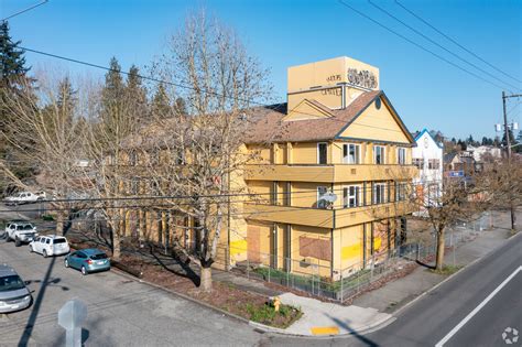 8201 Aurora Ave N, Seattle, WA 98103 | LoopNet