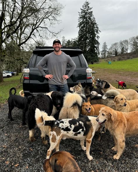 Who is Lee Asher? Age, Career, Family, Net Worth, Height Bio 2024 ...