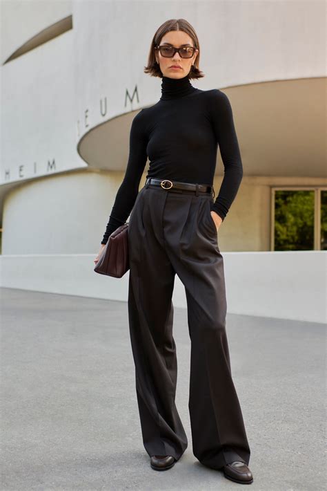 The Cashmere Turtleneck in Black - XS/S | Turtleneck and trousers ...