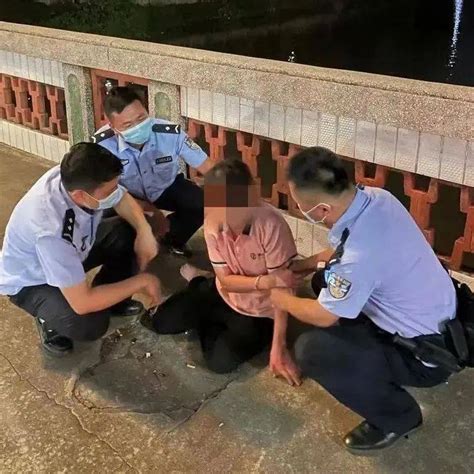 惊险！玉林警方深夜从清湾江二桥救下轻生女子..._巡逻组_护栏_情绪
