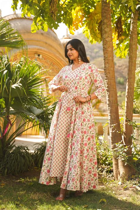 EMPRESS LONG DRESS – THREAD COUNTS