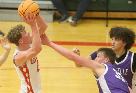 Photos: L-P boys basketball edges out Rochelle in overtime thriller ...
