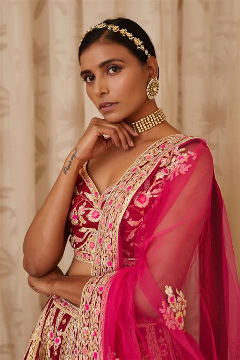 Maroon Lehenga Set. – Shyam Narayan Prasad