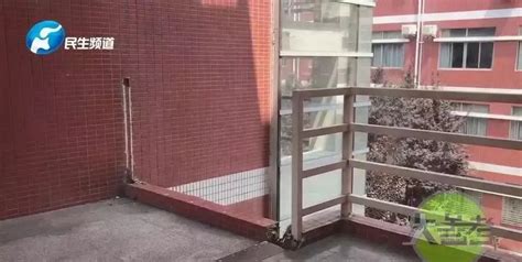教学楼栏杆断裂两学生坠楼是什么情况 教学楼栏杆断裂两学生坠楼惊险视频画面_多特软件资讯