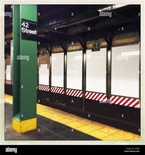 42nd street subway hi-res stock photography and images - Alamy