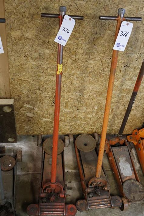 Hein -Werner 1.5 Ton floor jacks