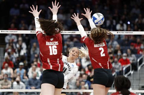 Nude photo leak of Wisconsin women's volleyball team has police puzzled