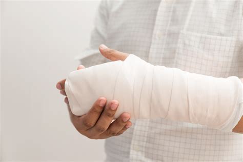 Wrist Pain? Signs You Might Have a Hairline Fracture