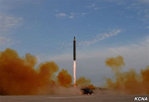 金正恩指导朝鲜导弹发射训练 表示要集全国之力完善核力量_国际新闻_环球网