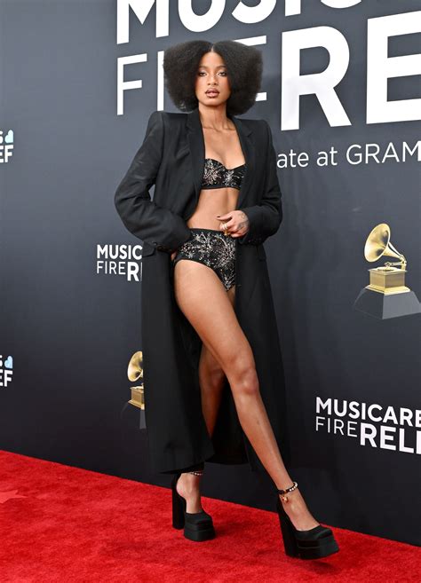 Willow Smith Wears Unexpected Teeth Accessories to the Grammys ...