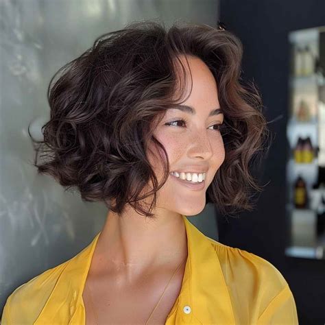 18 Stacked, Short Curly Bob Haircuts to Enhance Your Natural Curls