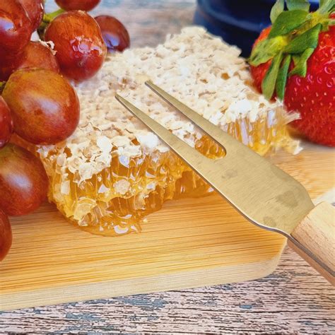 Can You Eat Honeycomb Whole at Gabrielle Pillinger blog