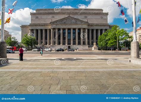 The Building of the National Archives of the United States Editorial ...