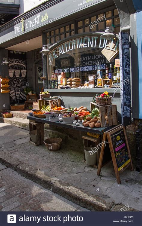 Small Store Building 的图像结果